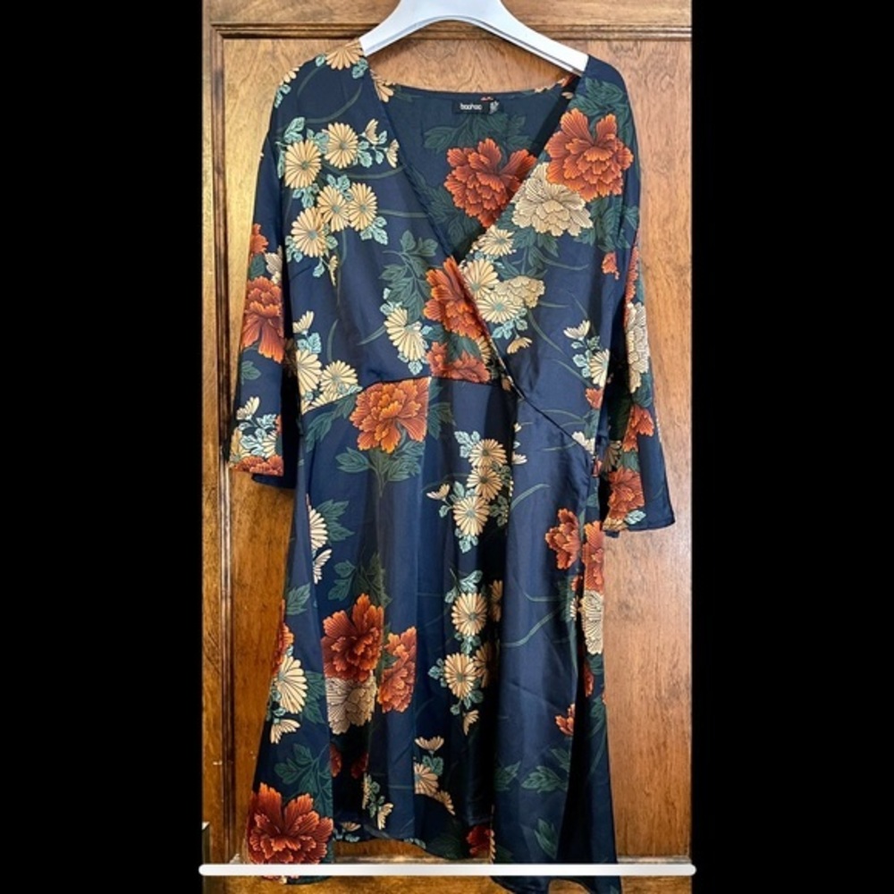 Boohoo‎ Satin Floral Dress